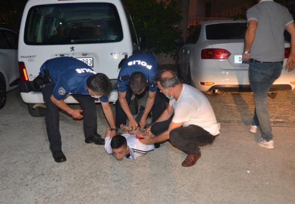 Adanalı öğretmen ailesinin kafetaryasında vuruldu