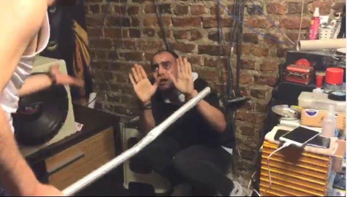 Beyoğlu'nda borcu olan kişiyi satır ve sopayla darbetti