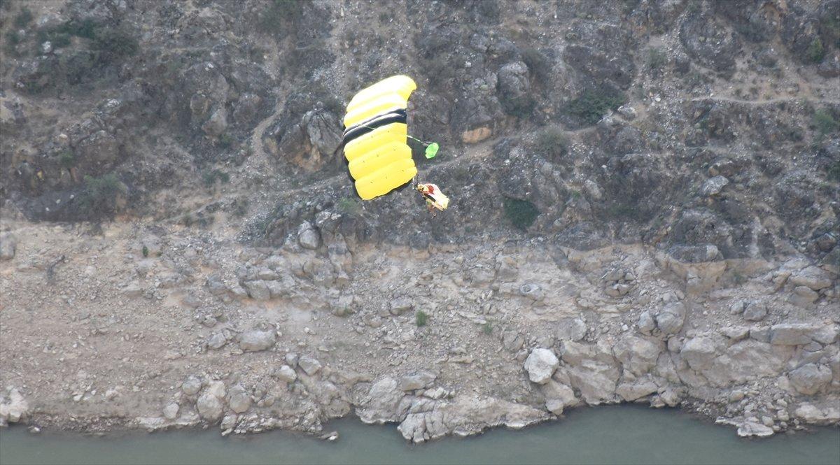 Erzincan'da saatte 200 kilometre hızla yarasa atlayışı