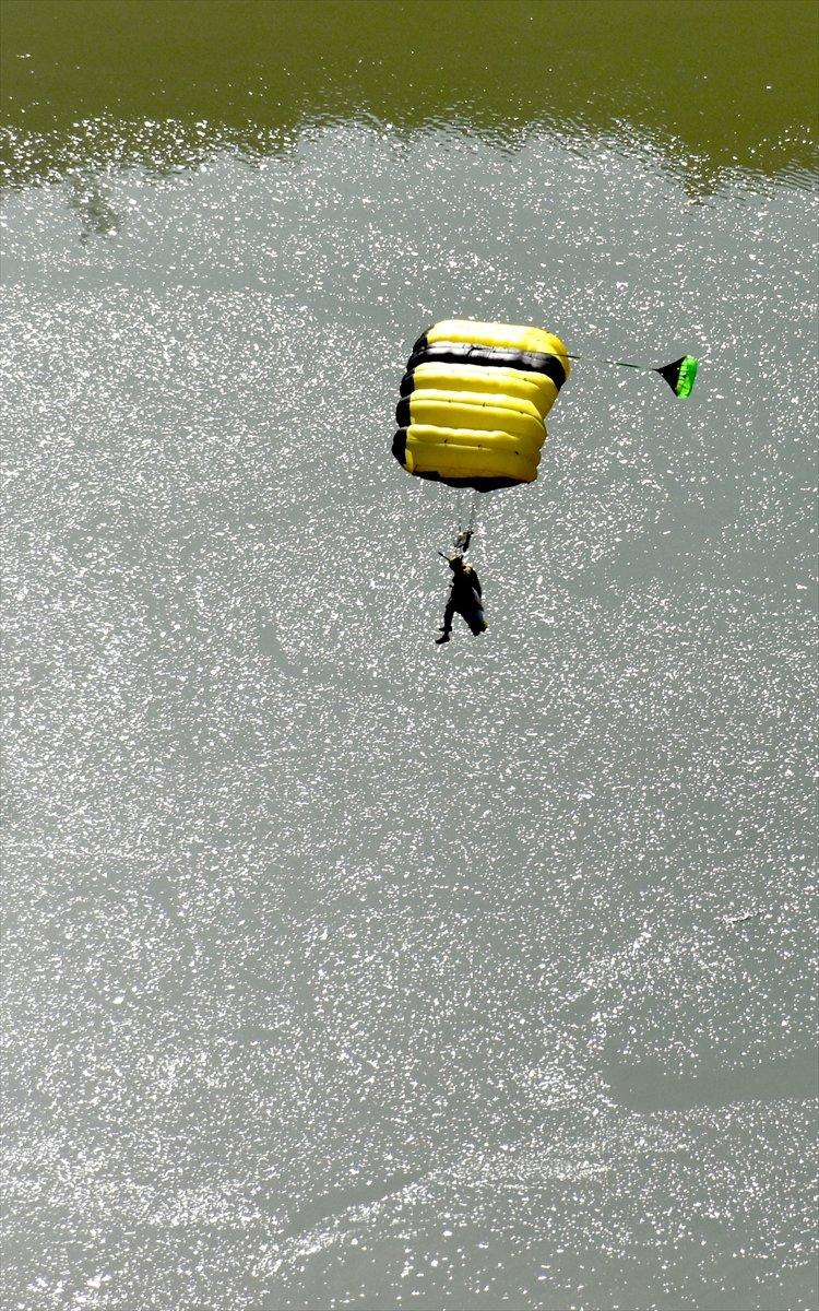 Erzincan'da saatte 200 kilometre hızla yarasa atlayışı