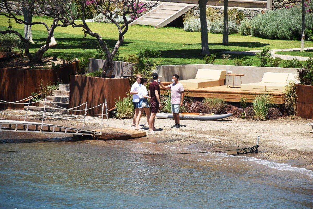 Rus milyarder Bodrum'da plaj kapattı