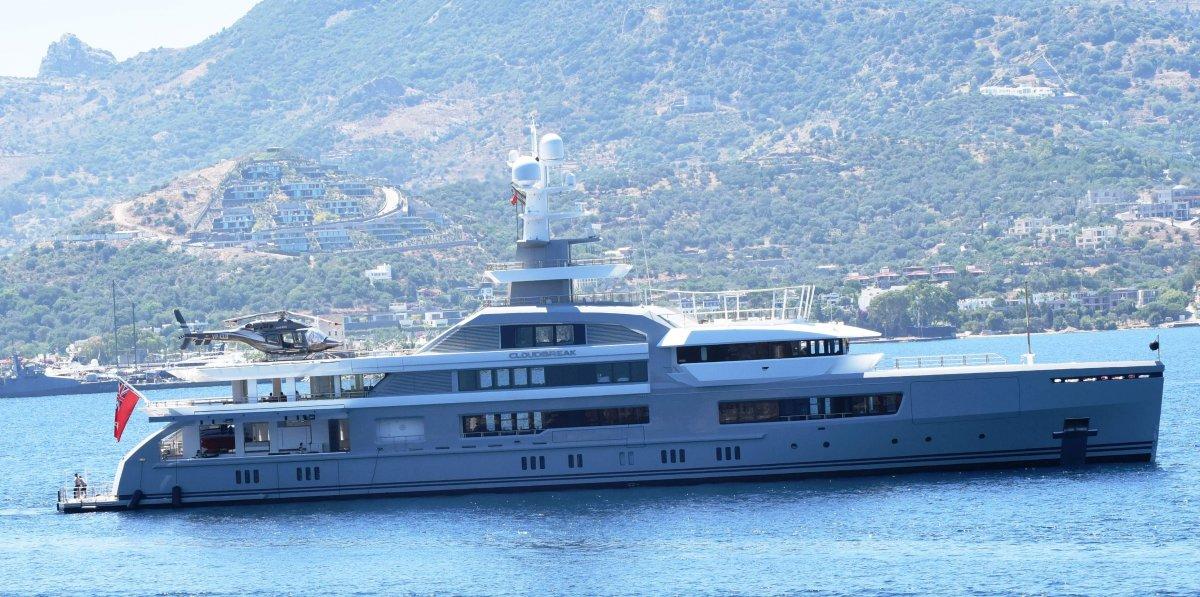 Rus milyarder Bodrum'da plaj kapattı