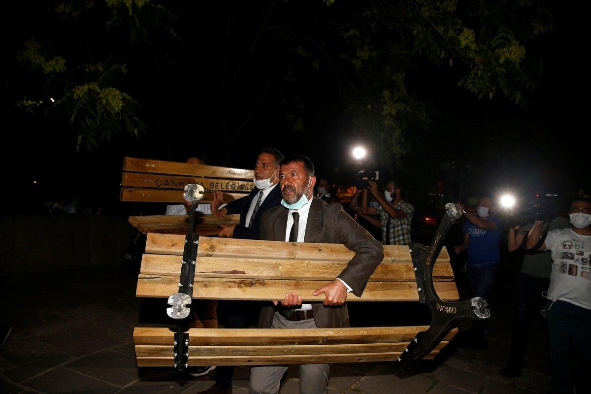 Ankara'da CHP'li vekiller baro eylemine bank taşıdı