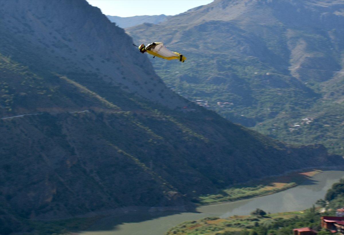 Erzincan'da saatte 200 kilometre hızla yarasa atlayışı