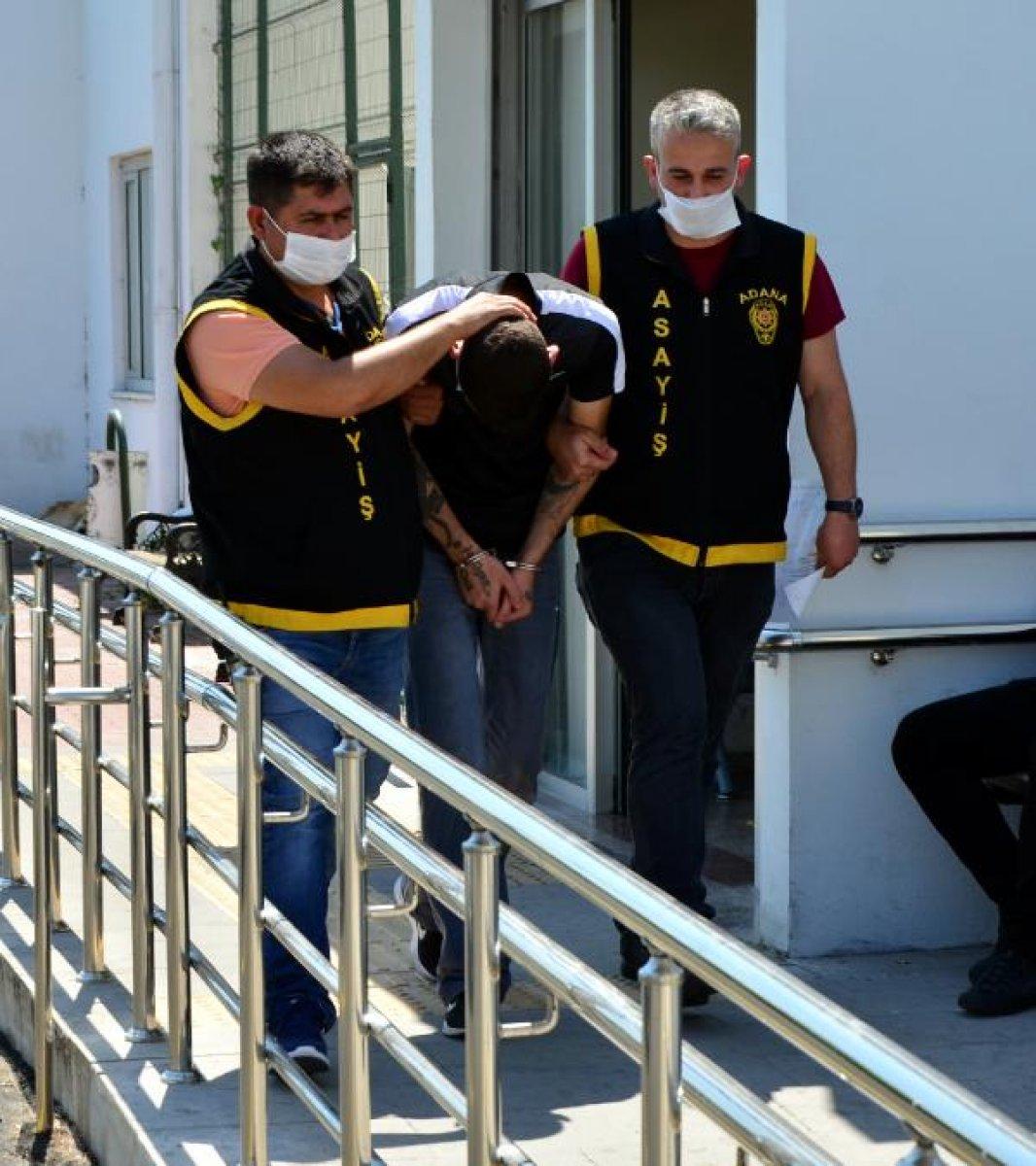 Adana'da cep telefonu çaldı, satmaya çalışırken yakalandı