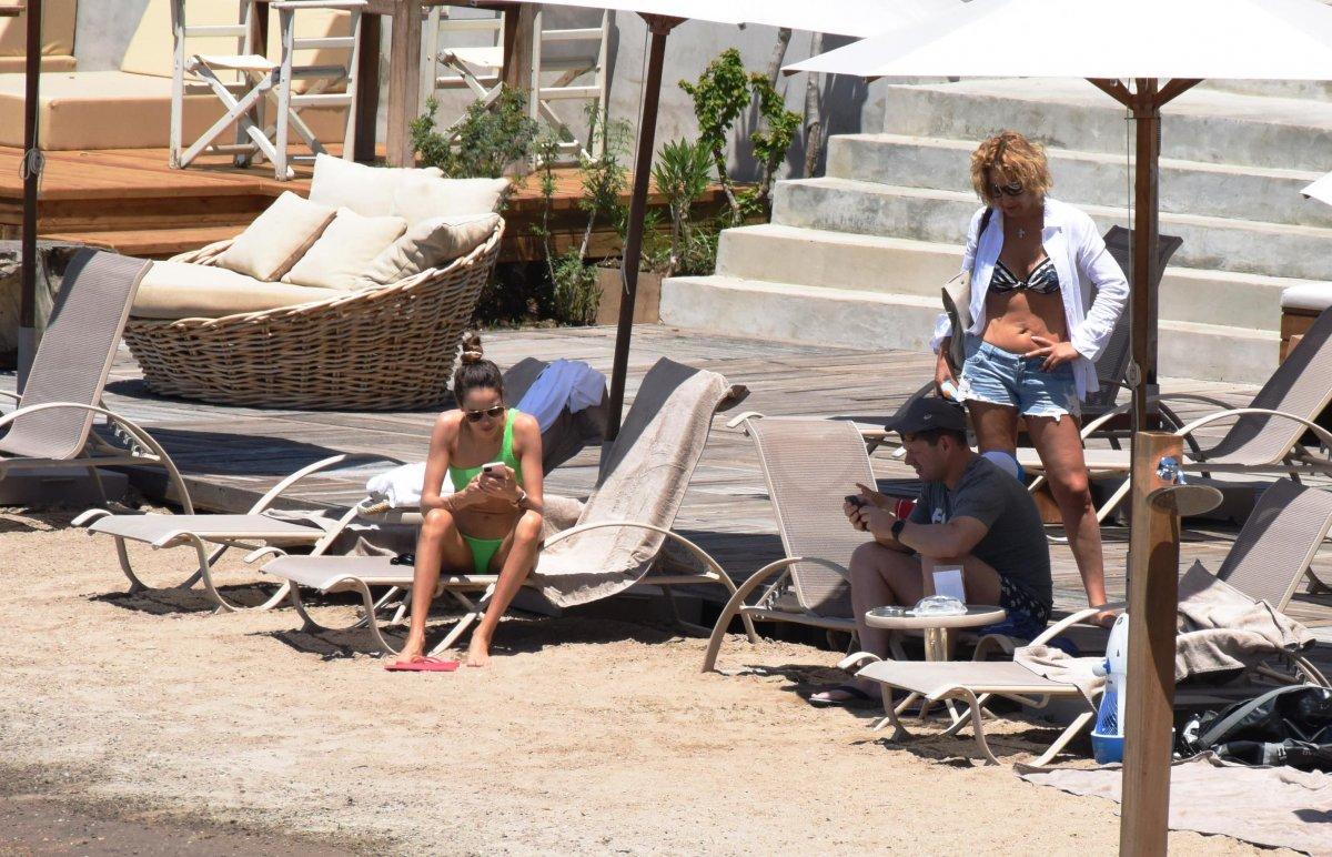 Rus milyarder Bodrum'da plaj kapattı