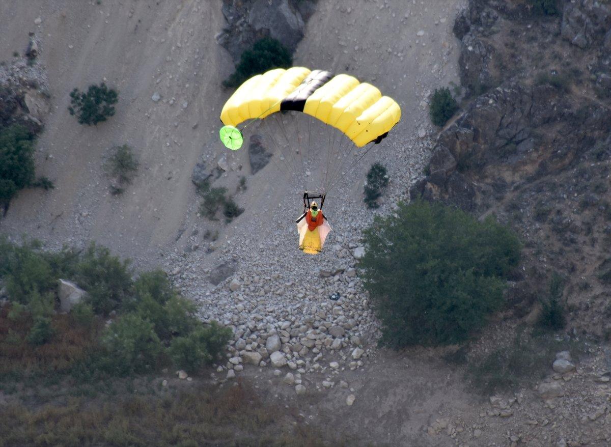 Erzincan'da saatte 200 kilometre hızla yarasa atlayışı
