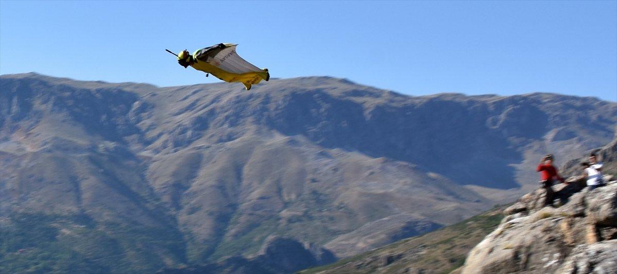 Erzincan'da saatte 200 kilometre hızla yarasa atlayışı