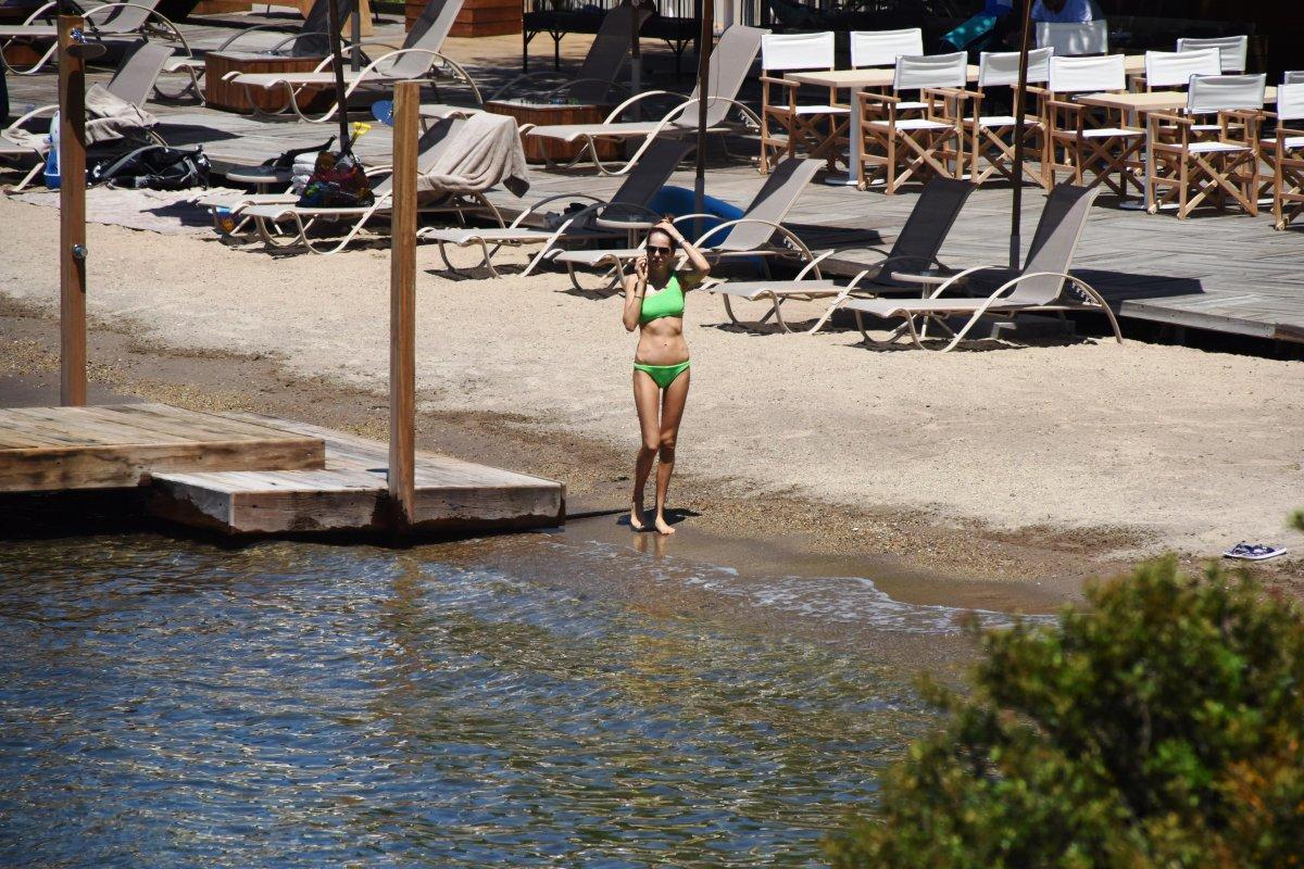 Rus milyarder Bodrum'da plaj kapattı