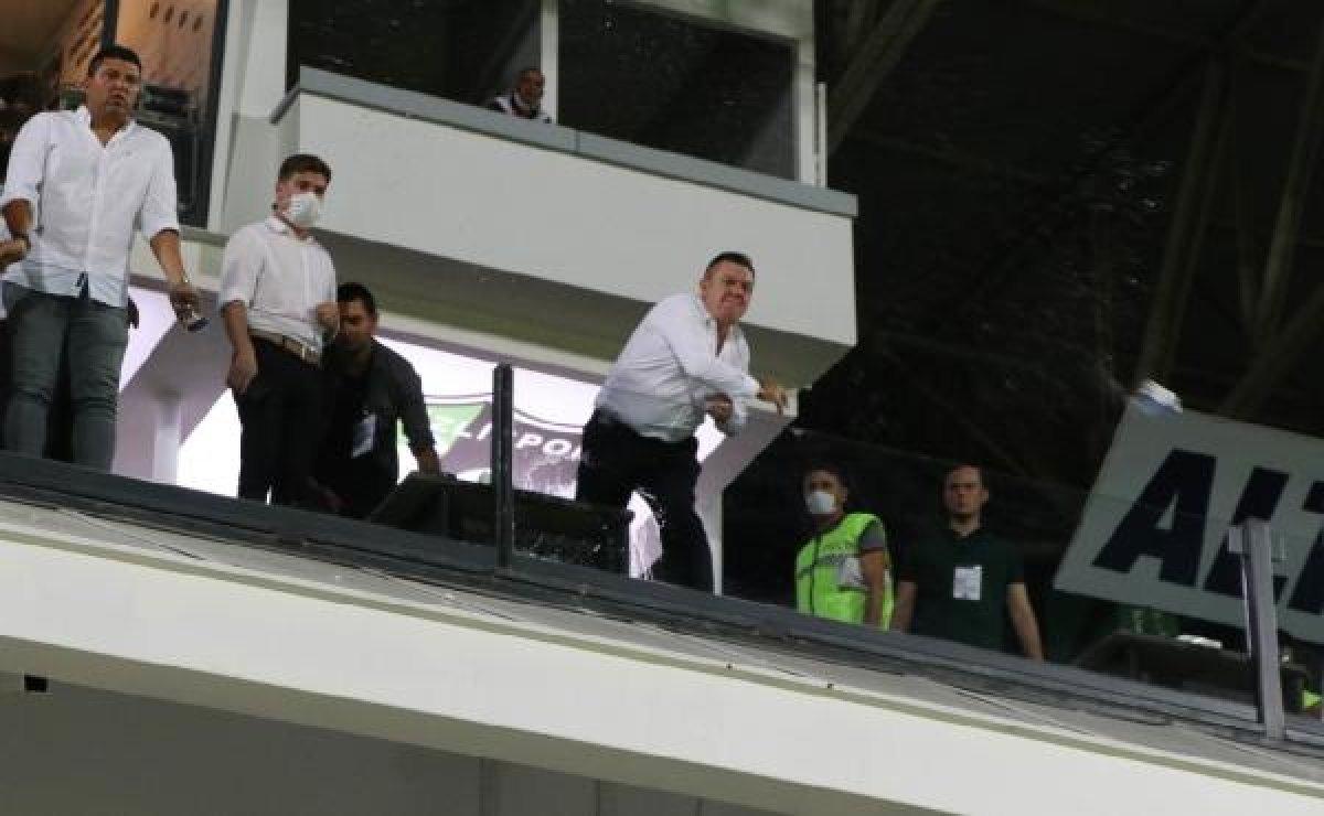 Denizlispor - Gaziantep FK maçı sonrası saha karıştı