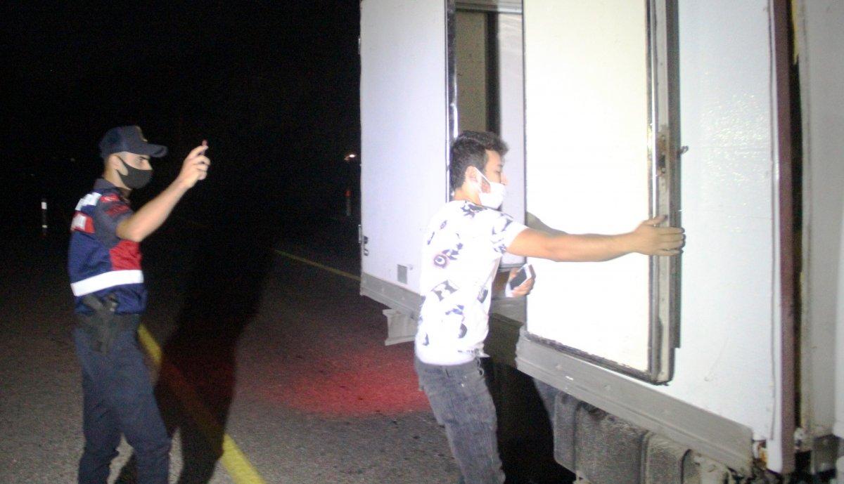 Bodrum'da 2 kişiyi uykuda kafasından vuran zanlı aranıyor