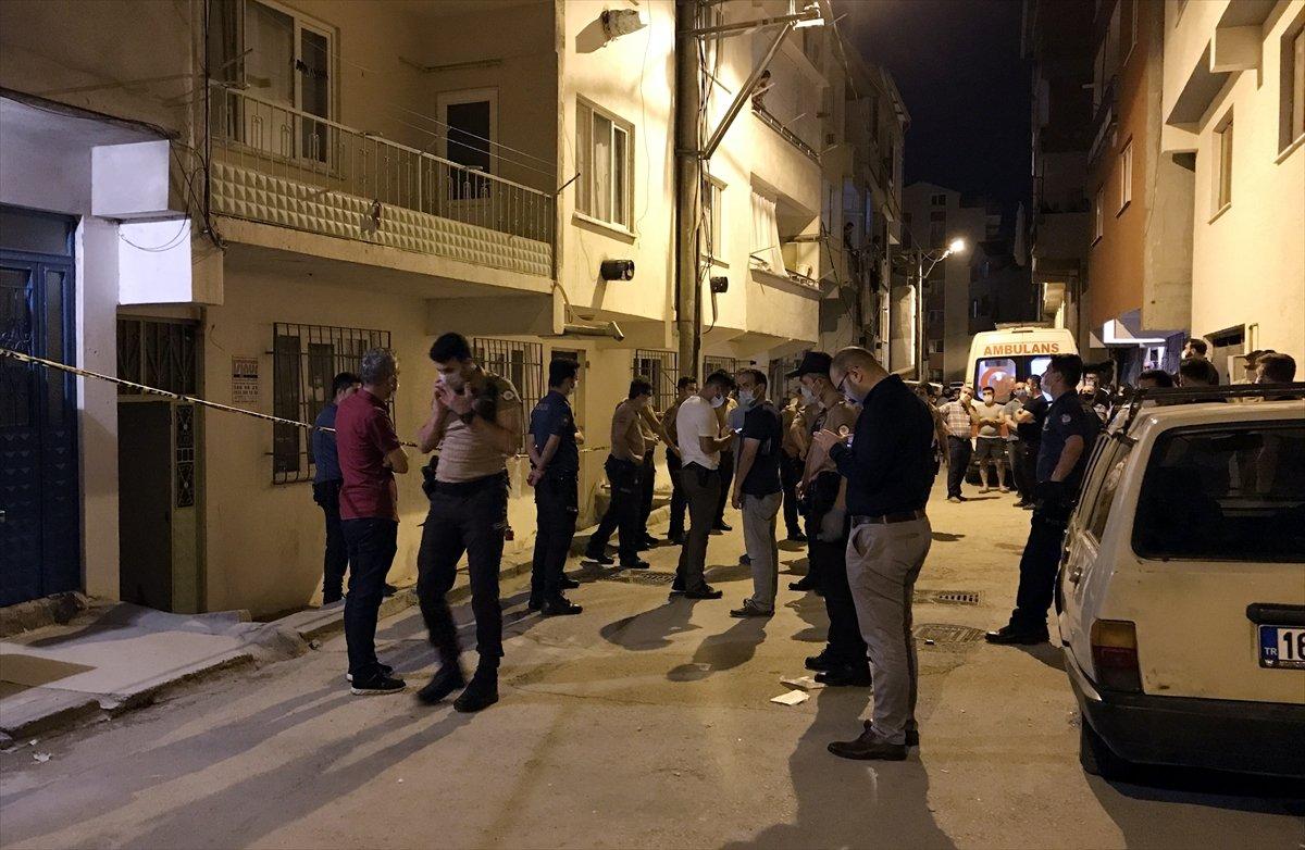 Bursa'da bir evde anne ve 2 çocuğu ölü bulundu