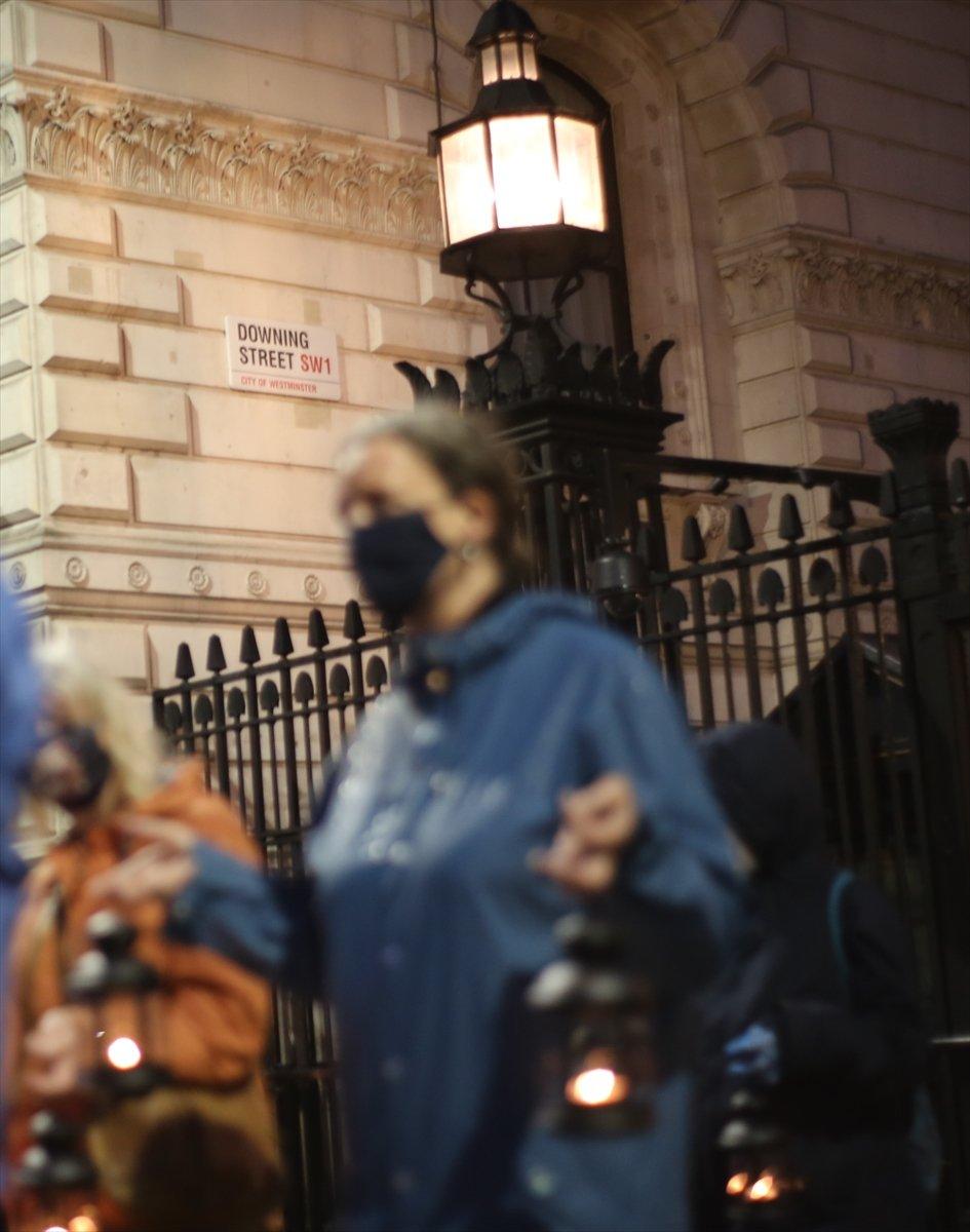 İngiltere'de koronavirüsten ölenler için tören düzenlendi