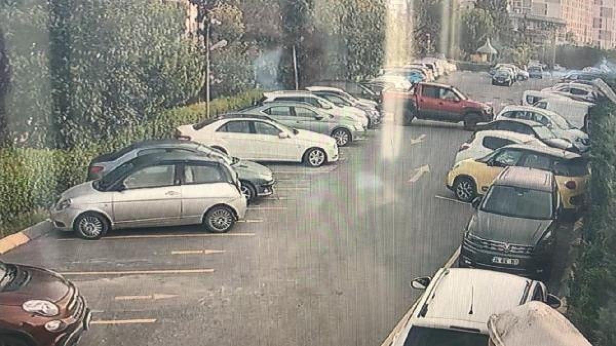 Küçükçekmece'de çaldığı araç ile 10 araca çarptı