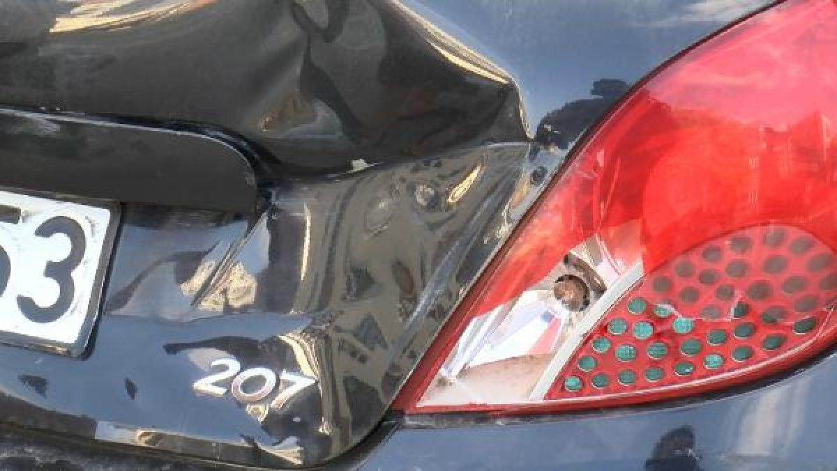 Küçükçekmece'de çaldığı araç ile 10 araca çarptı
