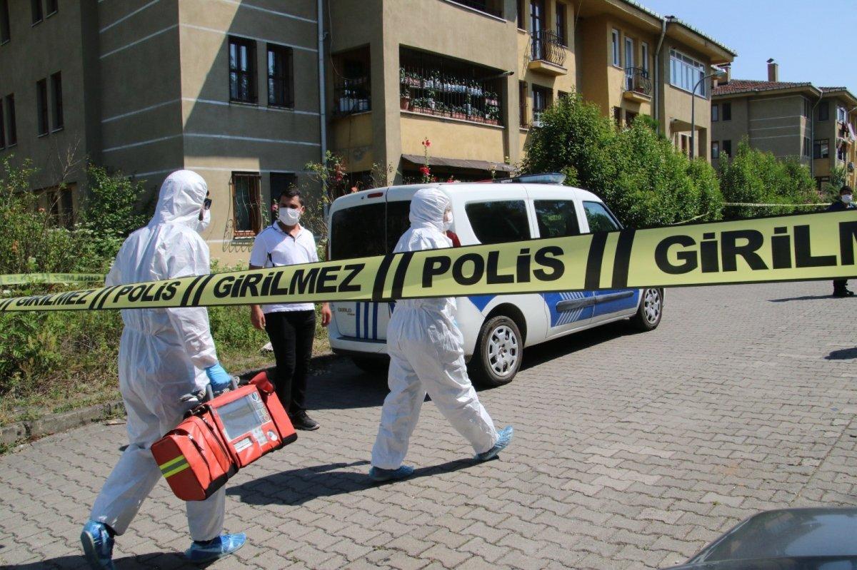 Düzce'de kiralananan aracın içinden ceset çıktı