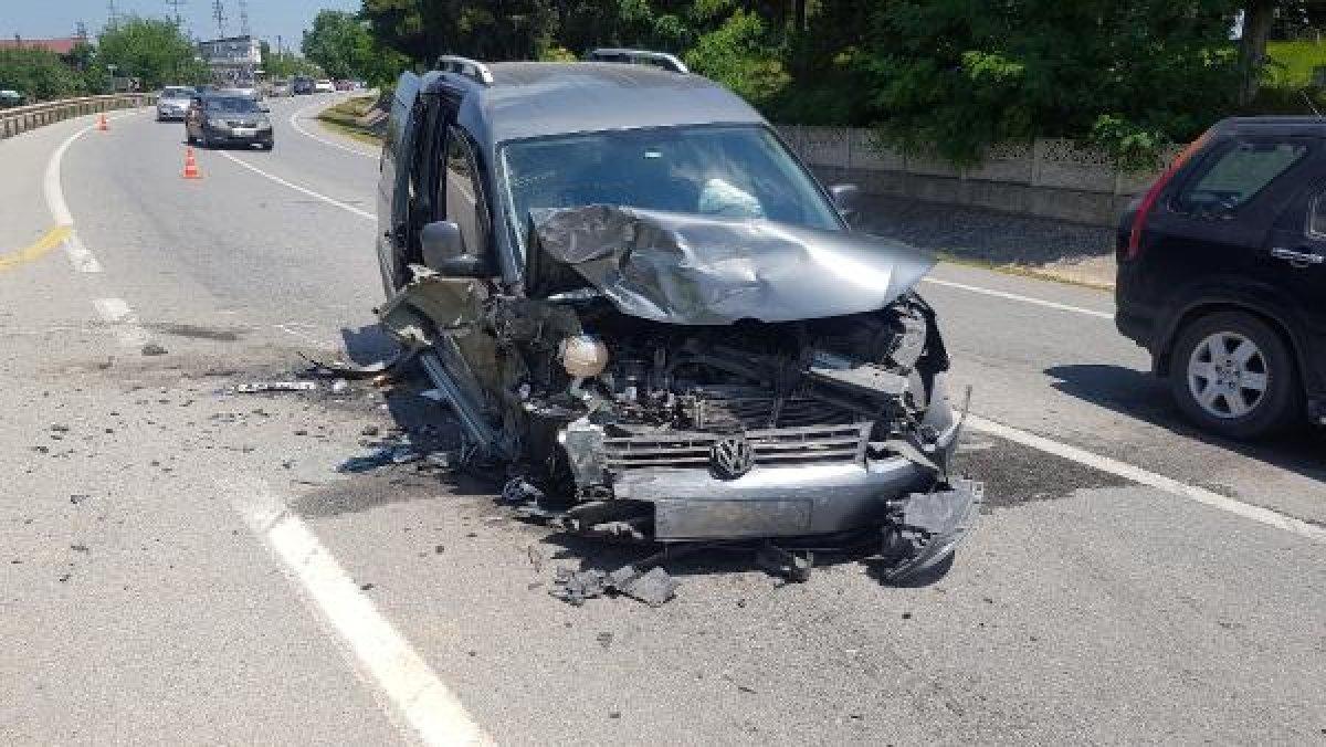 Kocaeli'de hatalı sollama kazası: 5 yaralı