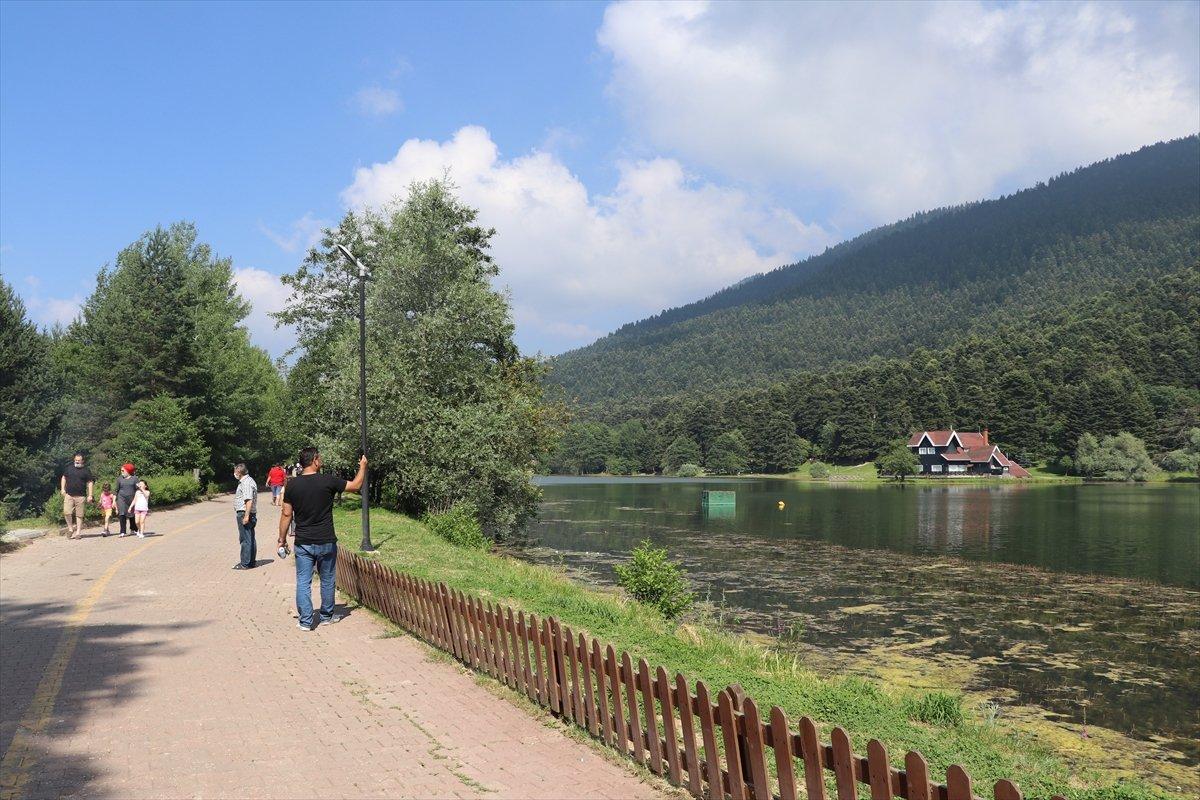 Gölcük, tatilcilerin ilgi odağı oldu