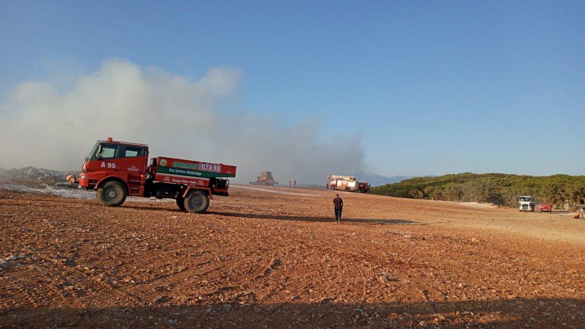 Antalya'da çöp depolama alanında yangın