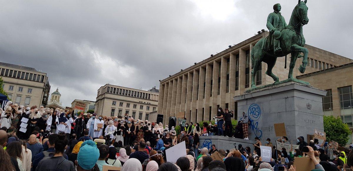 Belçika'da başörtüsü yasağı protesto edildi