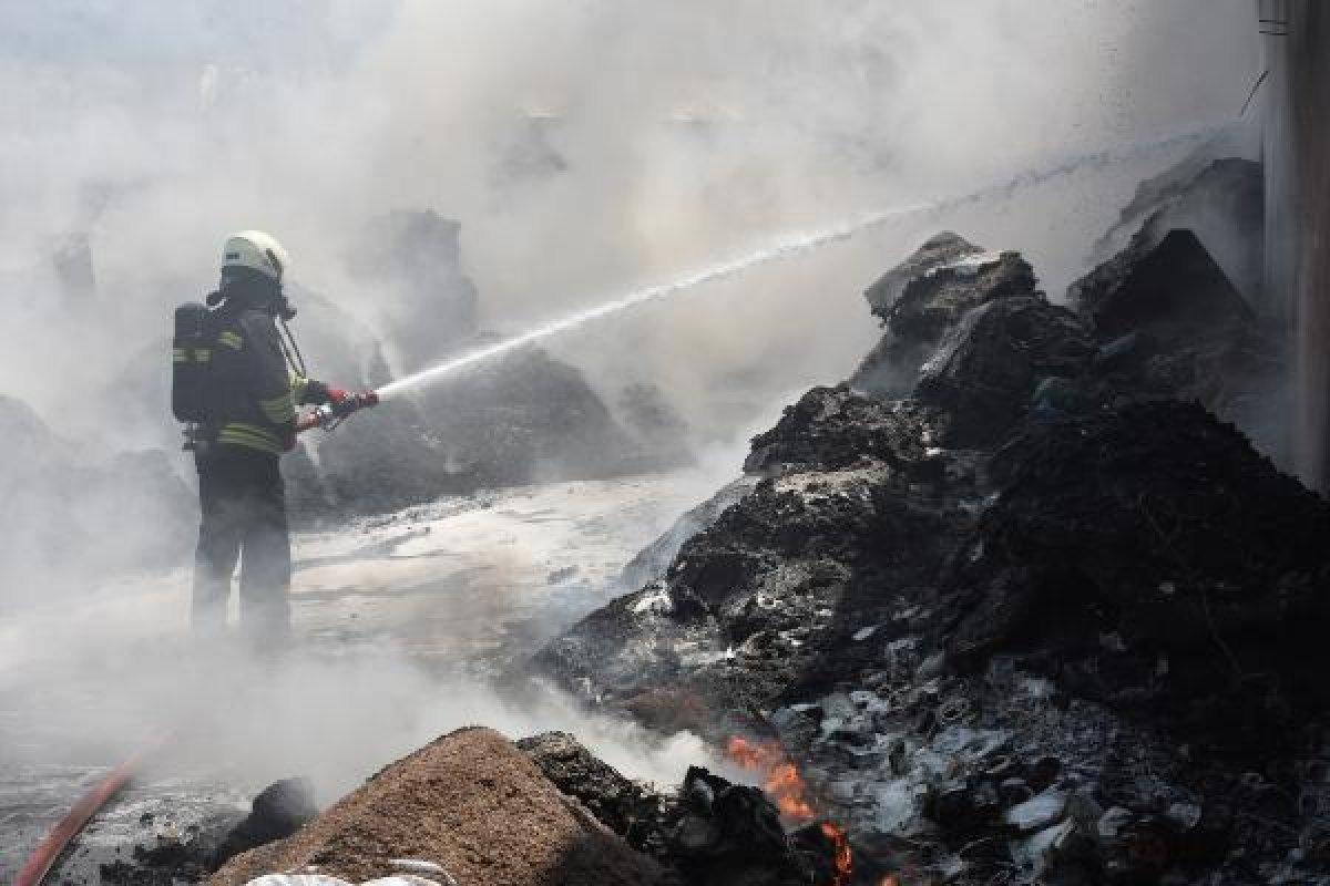 Konya'da plastik atık deposunda yangın