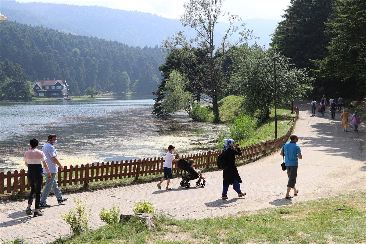 Gölcük, tatilcilerin ilgi odağı oldu