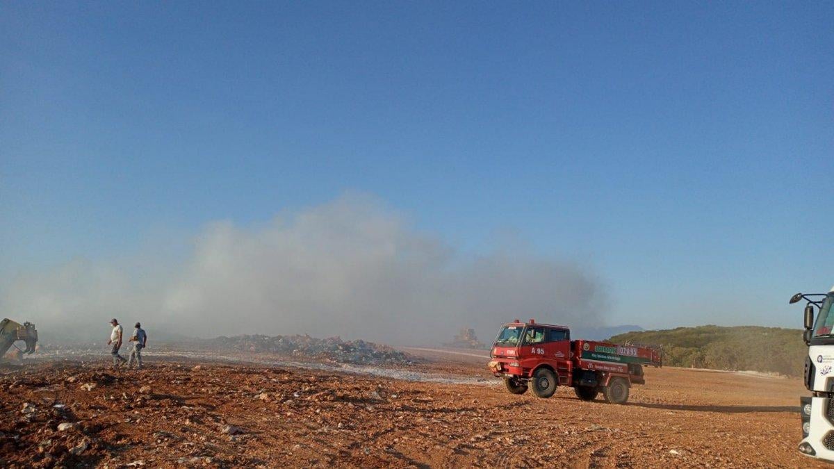 Antalya'da çöp depolama alanında yangın