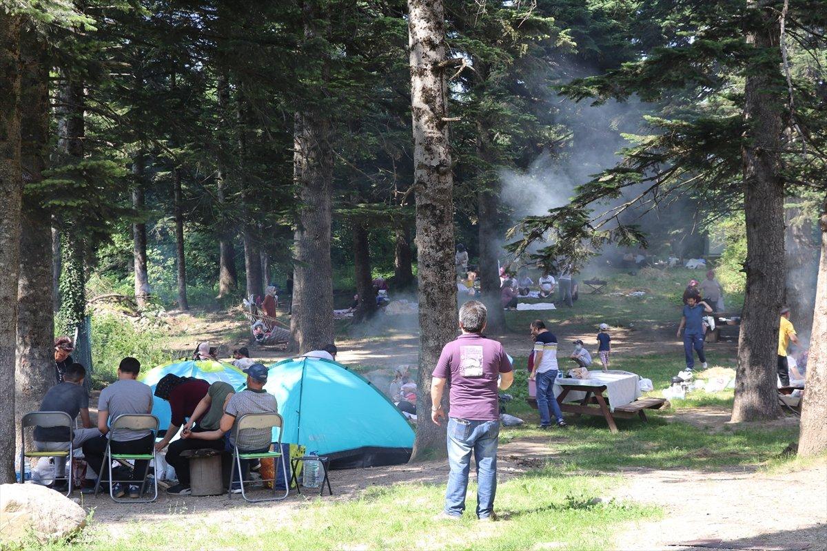 Gölcük, tatilcilerin ilgi odağı oldu