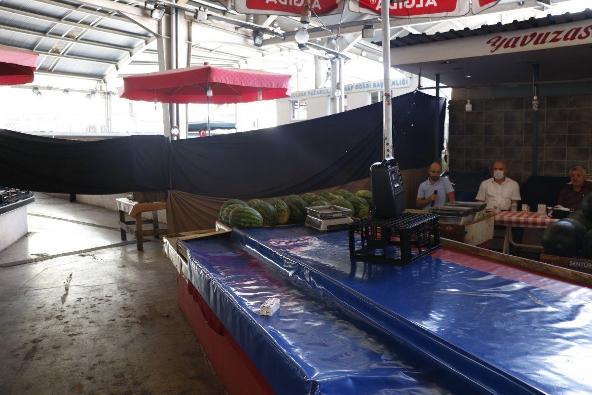 Zonguldak'ta halk pazarında korona önlemli düğün