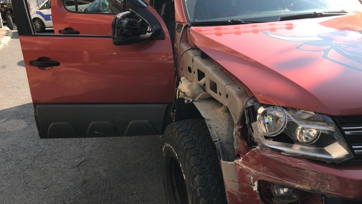 Küçükçekmece'de çaldığı araç ile 10 araca çarptı