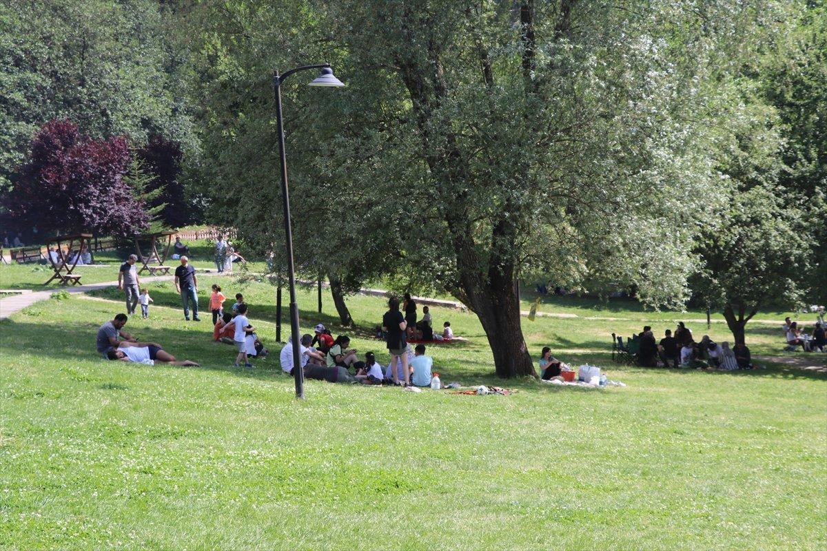 Gölcük, tatilcilerin ilgi odağı oldu