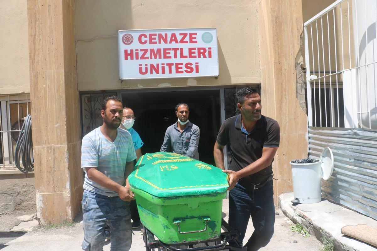 Sivas'ta boğularak ölen kuzenler aynı tabuta konuldu