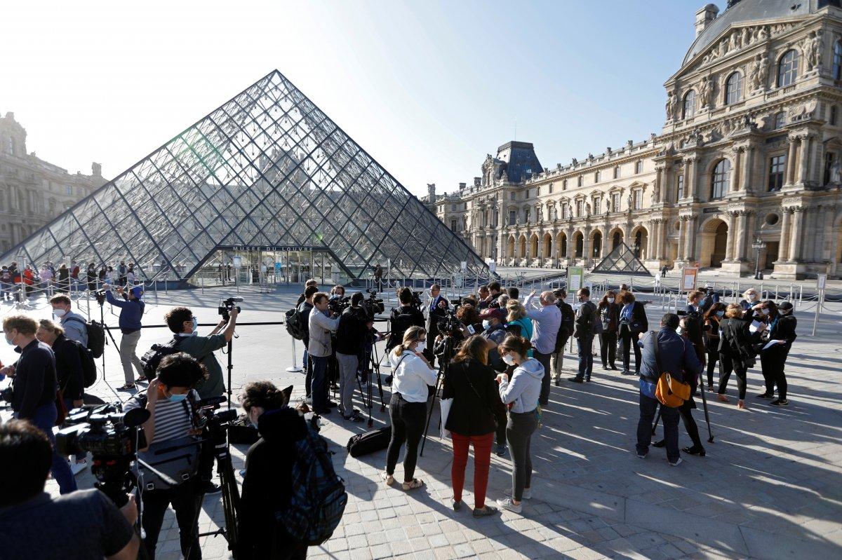 Louvre Müzesi, 3 ay sonra kapılarını açtı