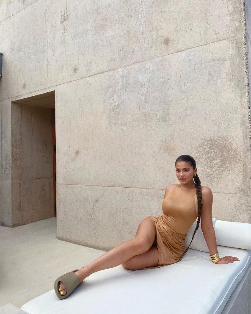 Kylie Jenner'ın 1784 TL’lik terliği