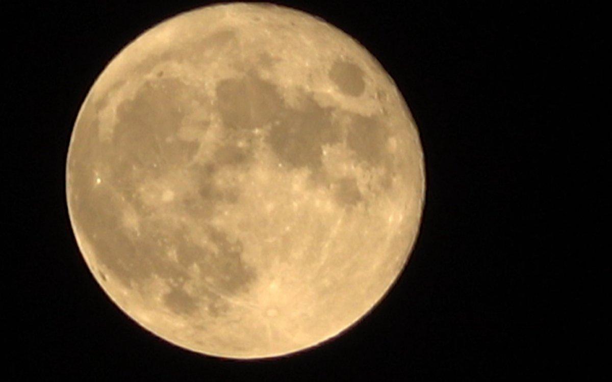 Elazığ'daki dolunay görenleri büyüledi