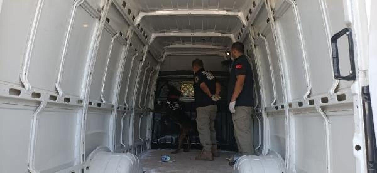 Kocaeli'de aracın tavanından 375 kilo eroin çıktı