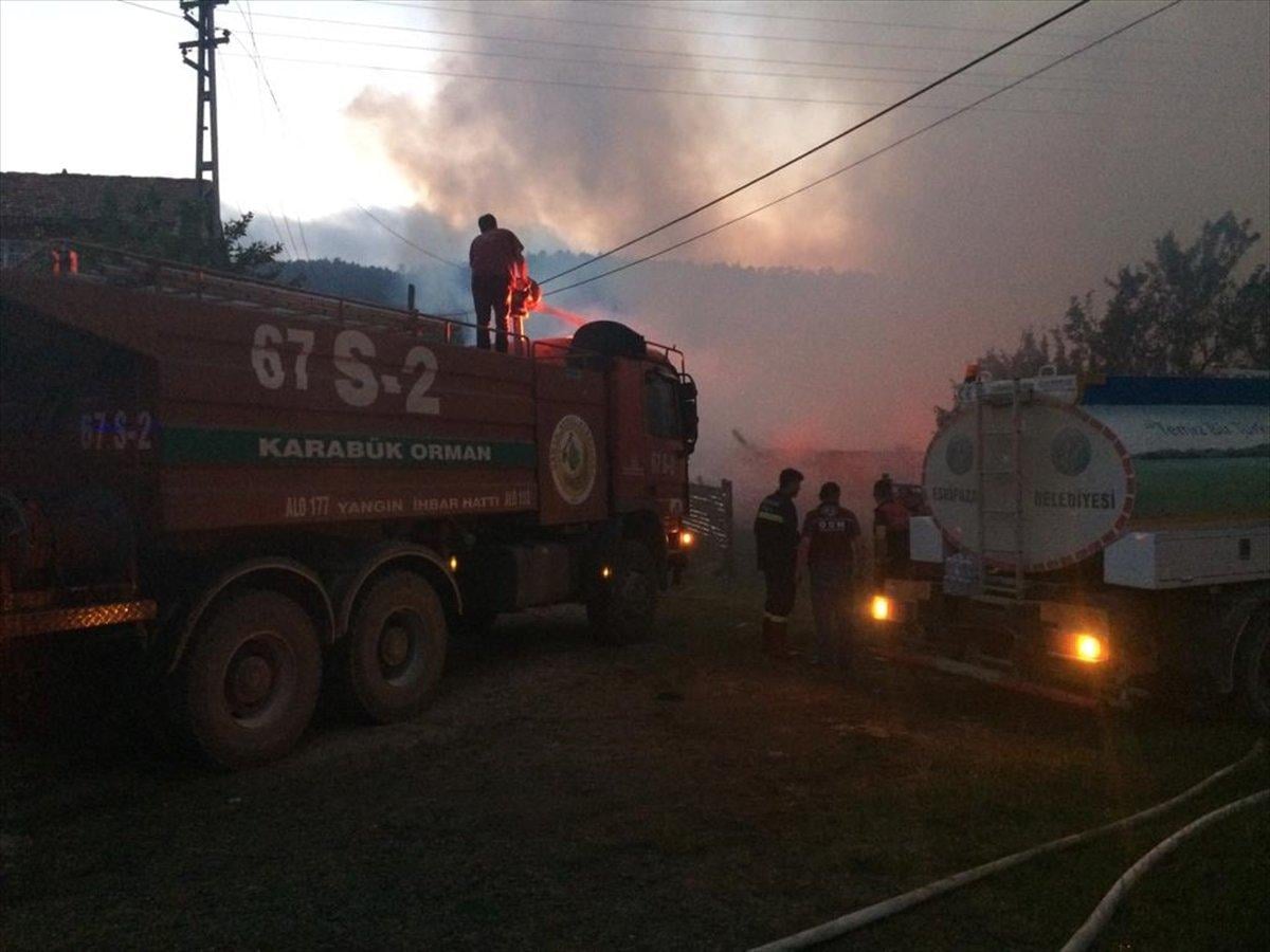 Karabük'te iki evde yangın çıktı