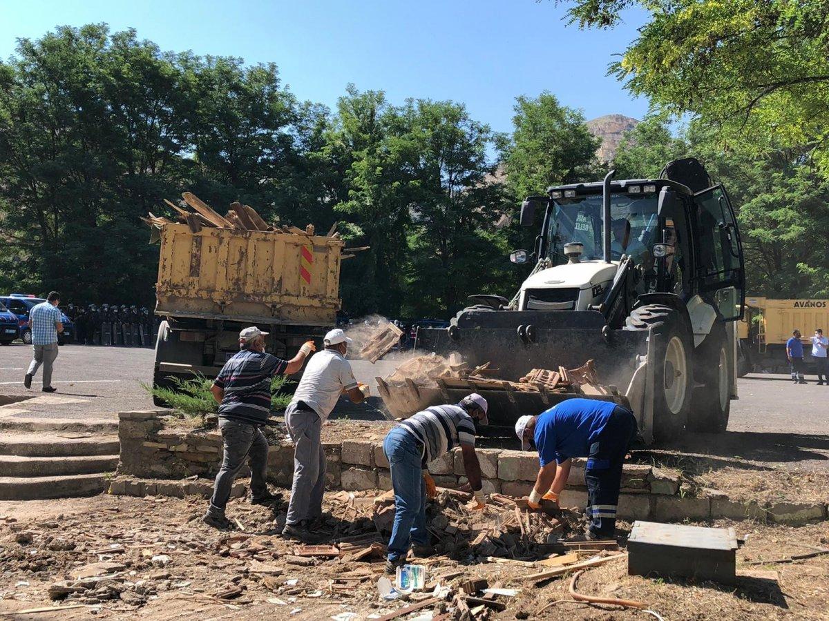 Kapadokya'da kaçak yapıların yıkımına başlandı