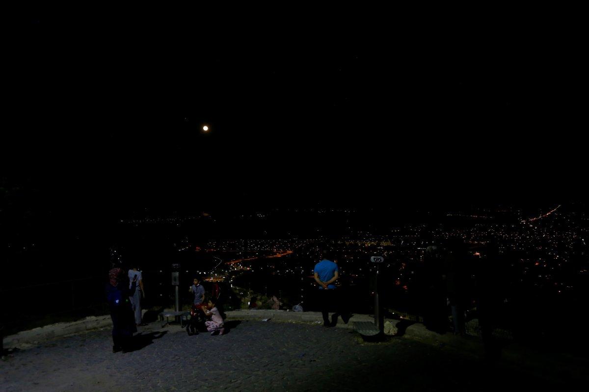 Elazığ'daki dolunay görenleri büyüledi