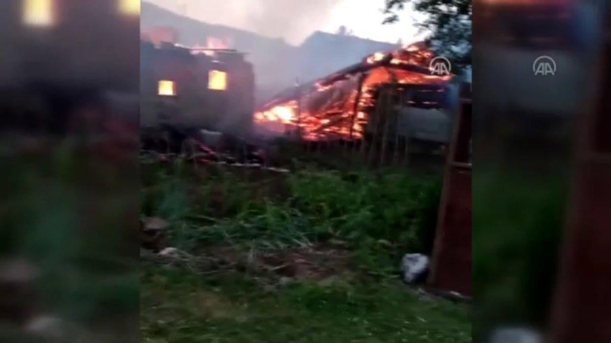 Karabük'te iki evde yangın çıktı