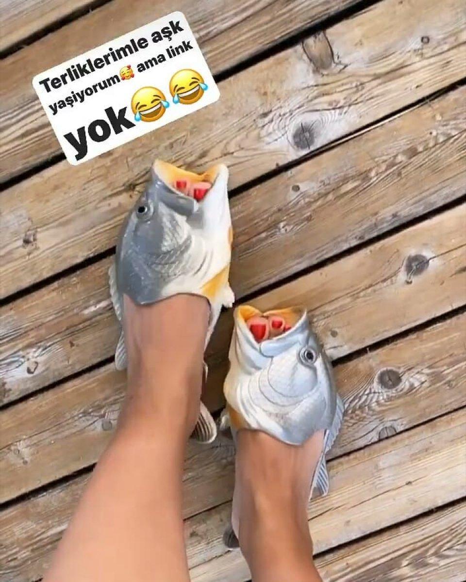 Buse Varol'un balıklı terlikleri