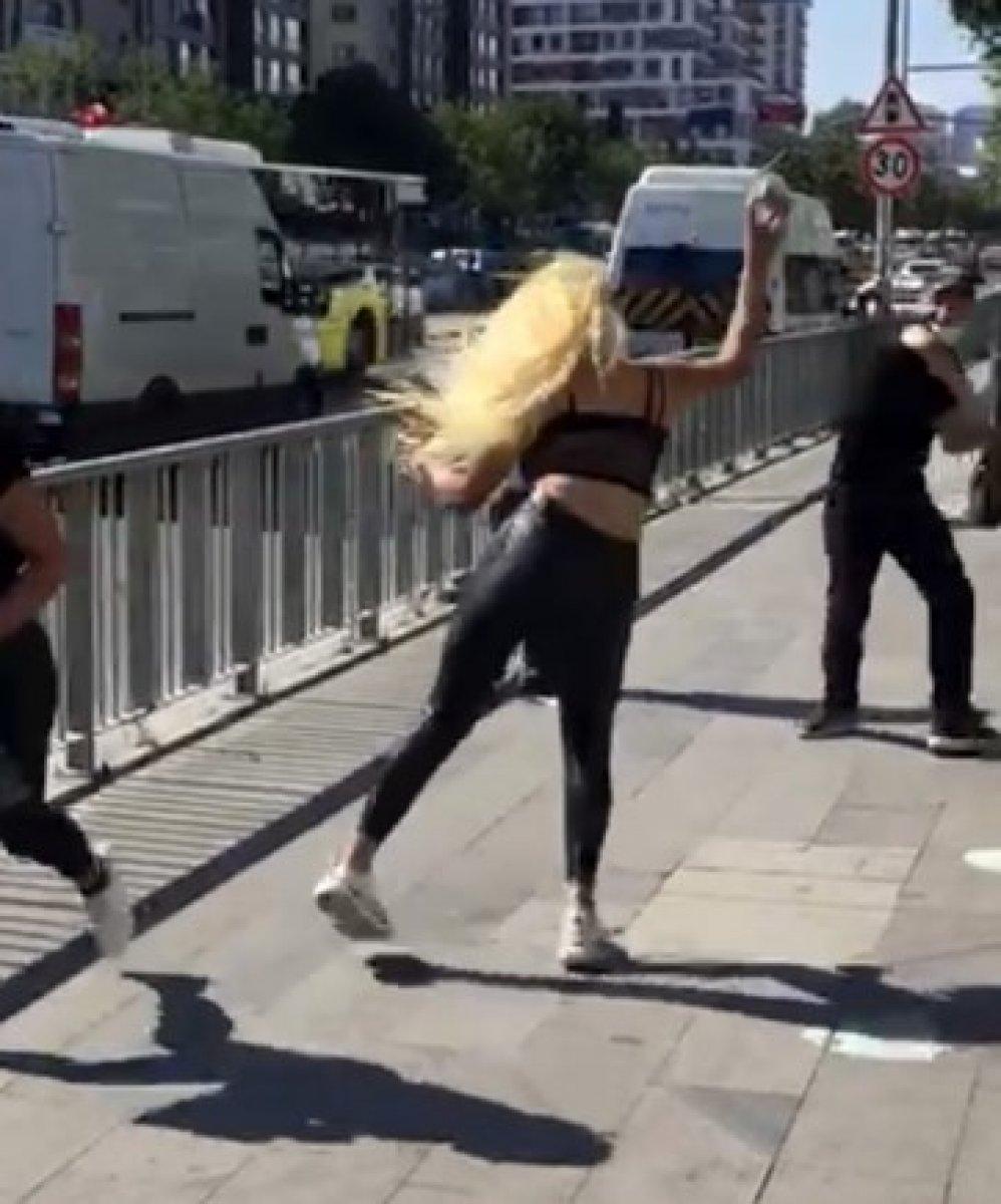 Esenyurt’ta 4 kadın bir adama saldırdı