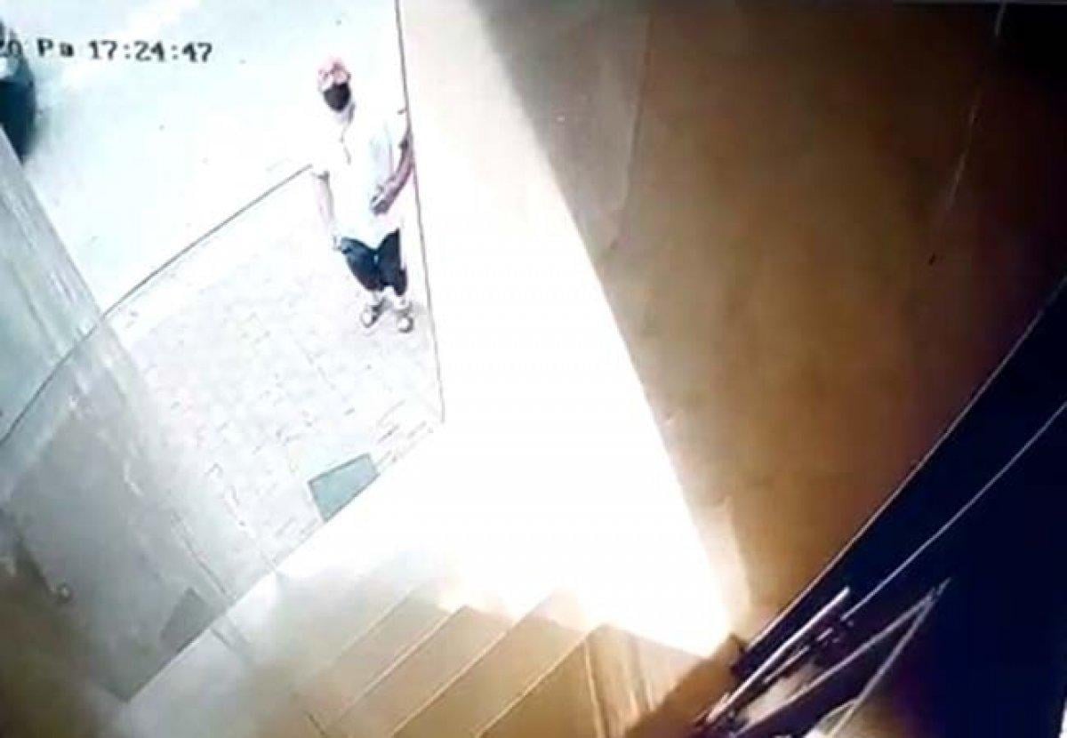 Esenyurt'ta yere düşen cüzdanın çalınma anı