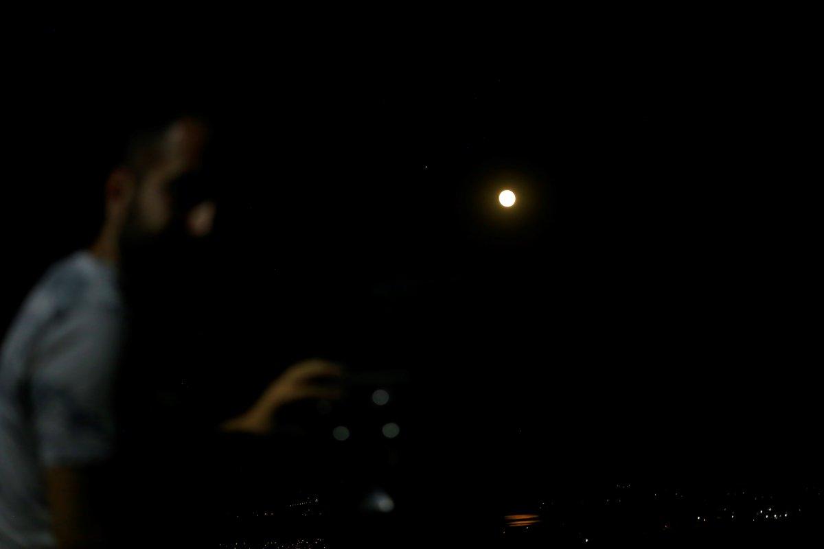 Elazığ'daki dolunay görenleri büyüledi