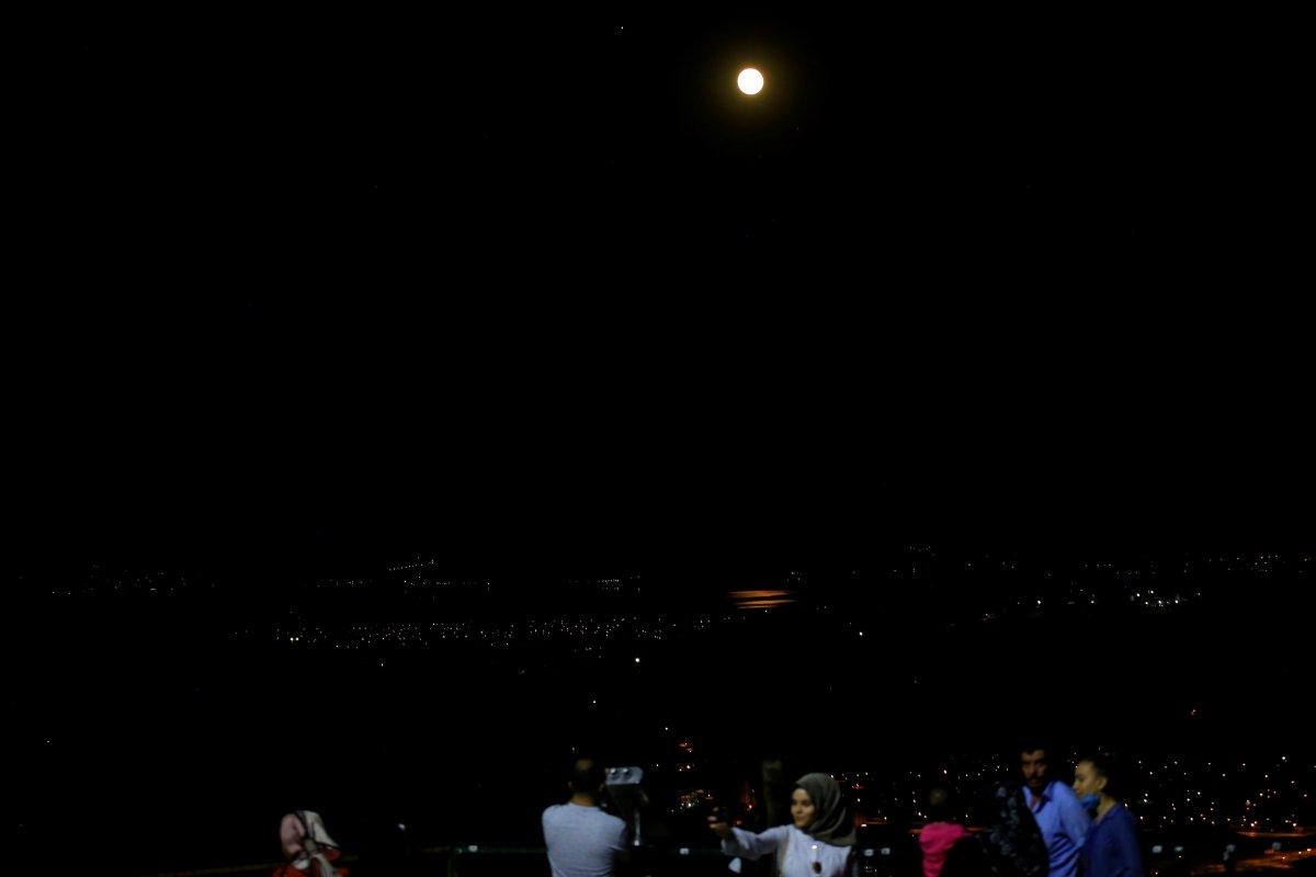 Elazığ'daki dolunay görenleri büyüledi