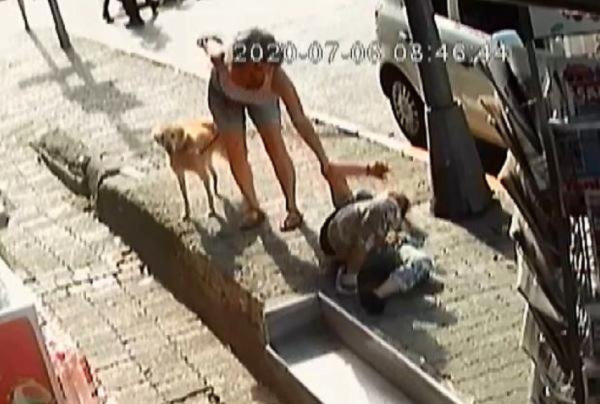 Beyoğlu'nda kadına saldırı anı kamerada