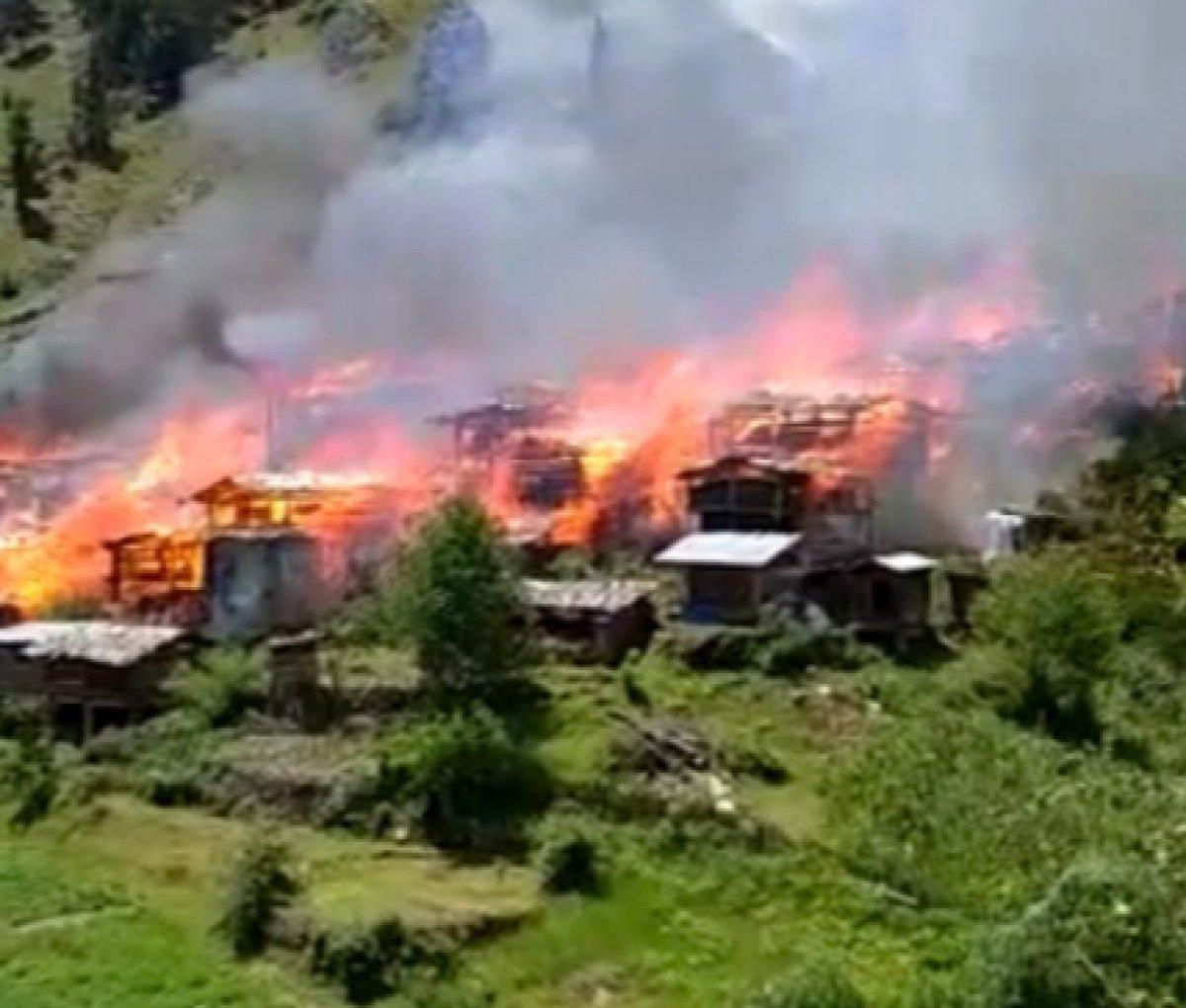Artvin'deki köy evlerinde yangın çıktı