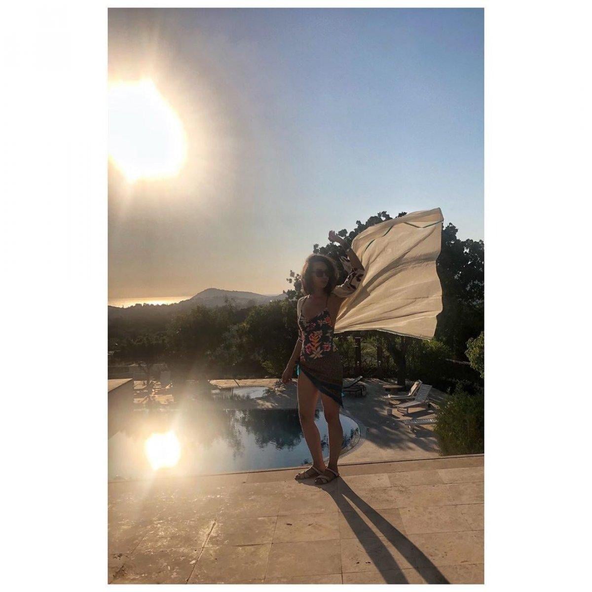 Birce Akalay, tatilde