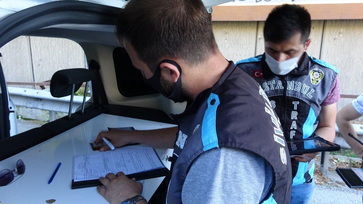 Pendik'te ceza yiyen sürücü basına saldırdı