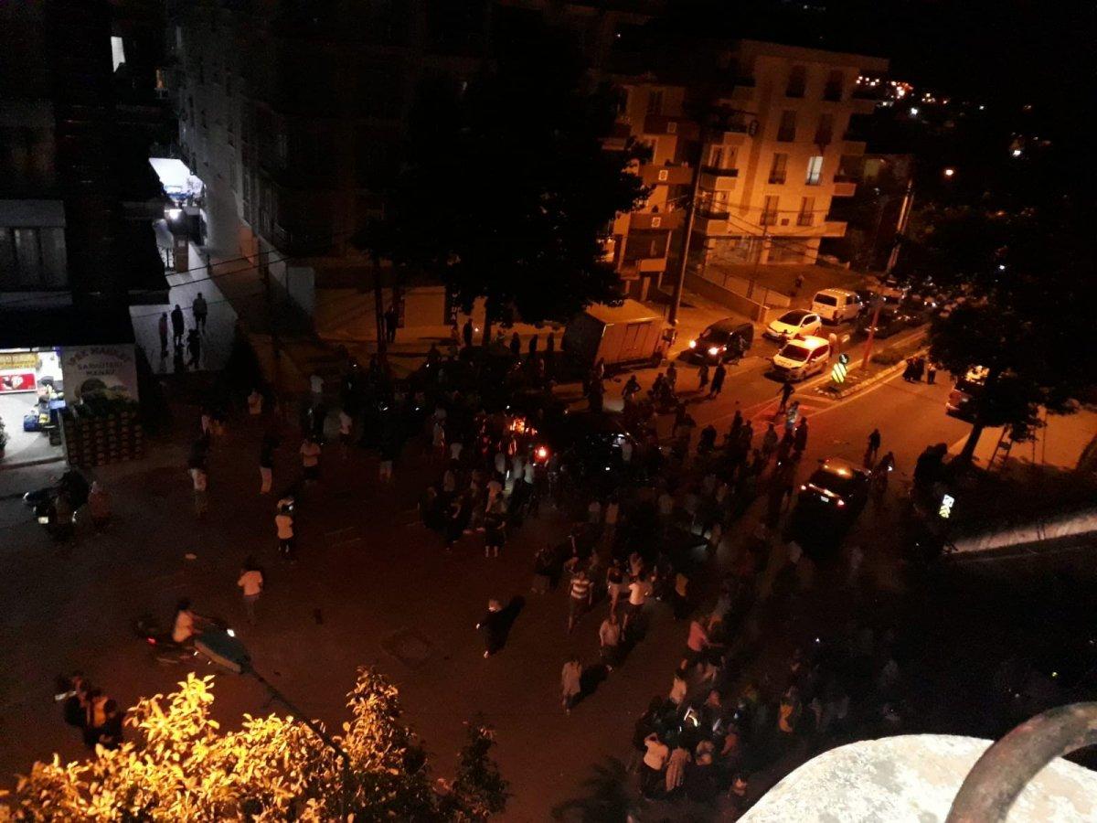 Beylikdüzü'nde kontrolden çıkan araç iki kişiye çarptı